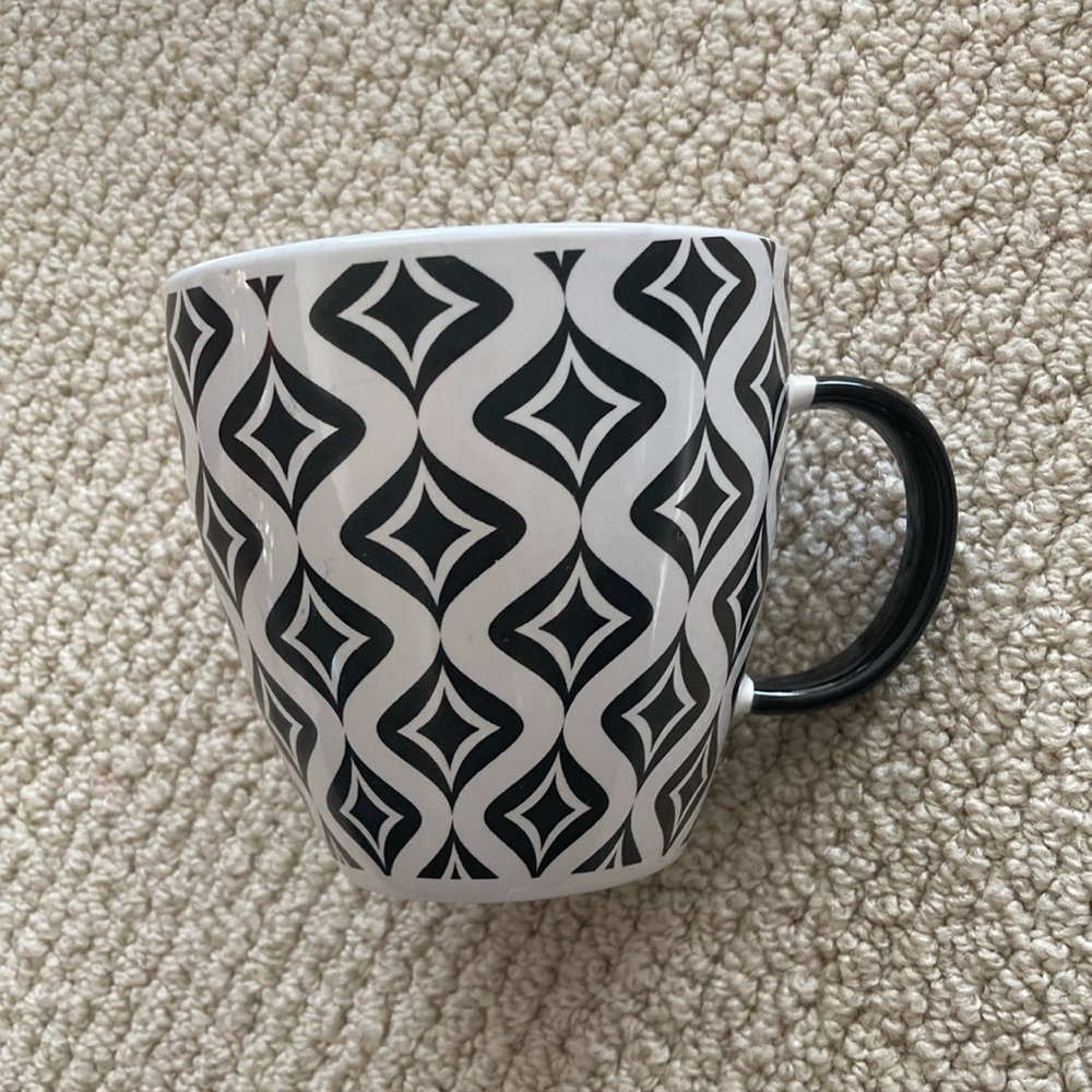 Gibson Home Black and White Large Mug Coffee Tea Abstract Pattern GUC